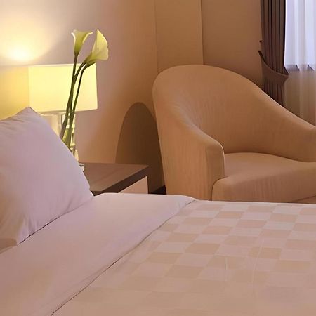 Bella Hotel Surabaya Eksteriør billede